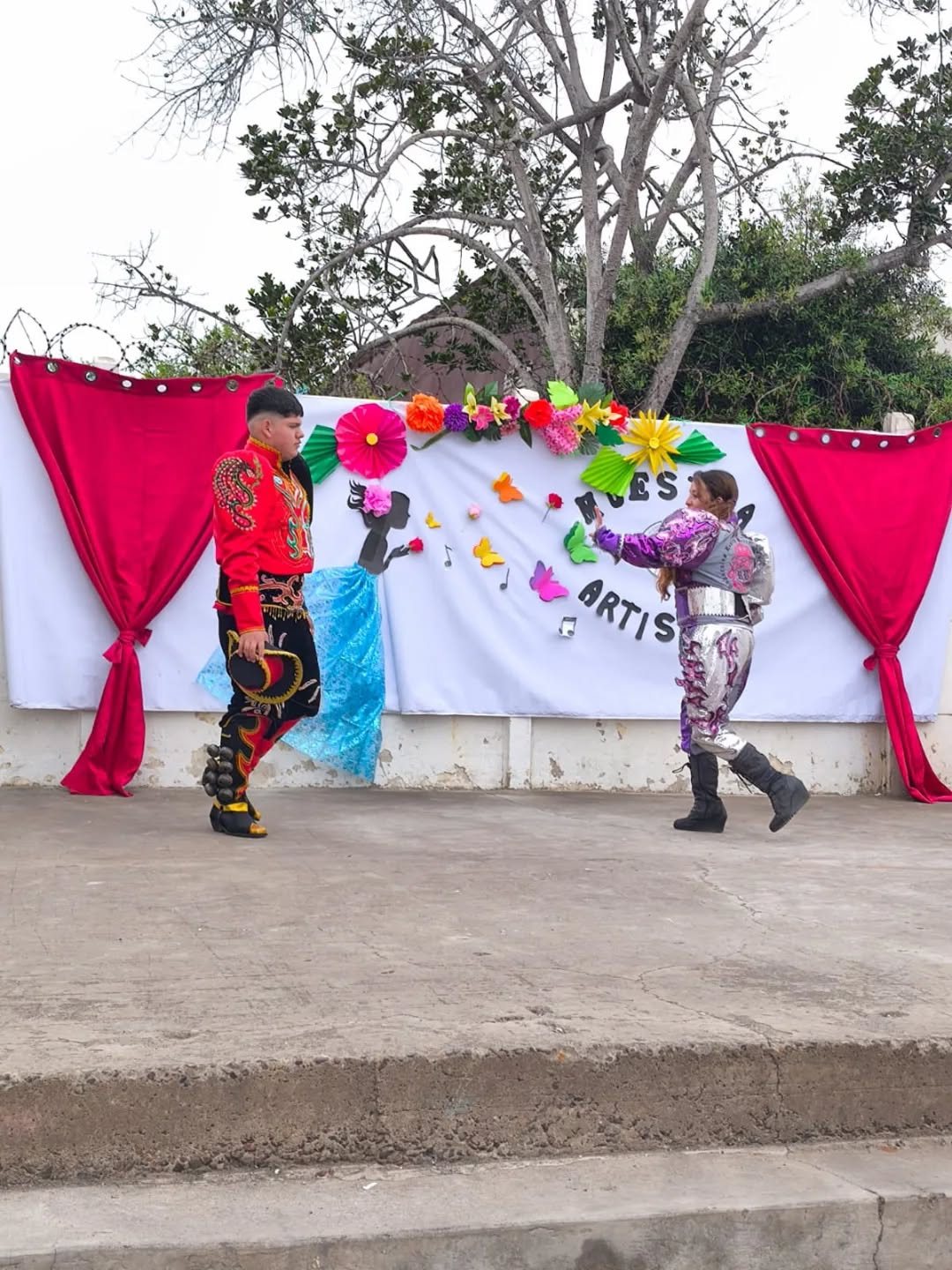 Muestra artística en el escenario