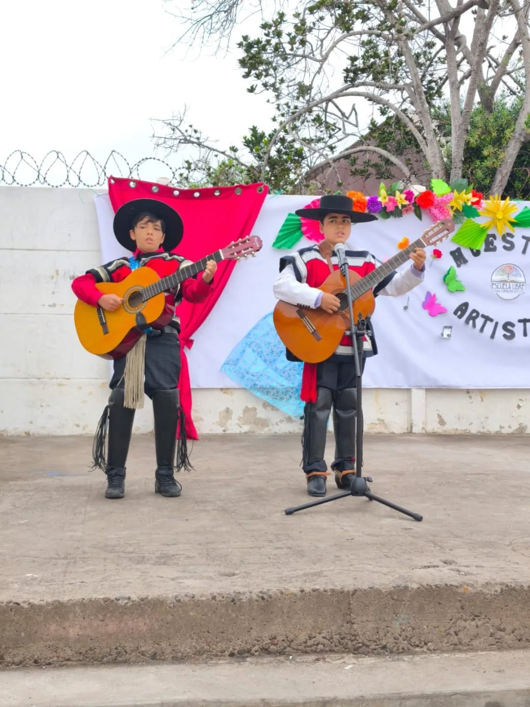 Presentación musical con guitarra